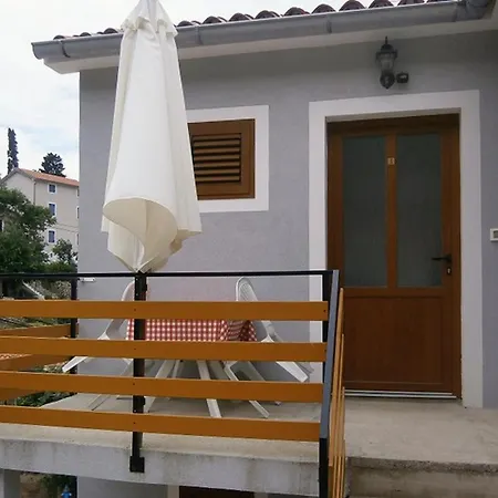 아파트 By The Sea Valun, Cres - 8081